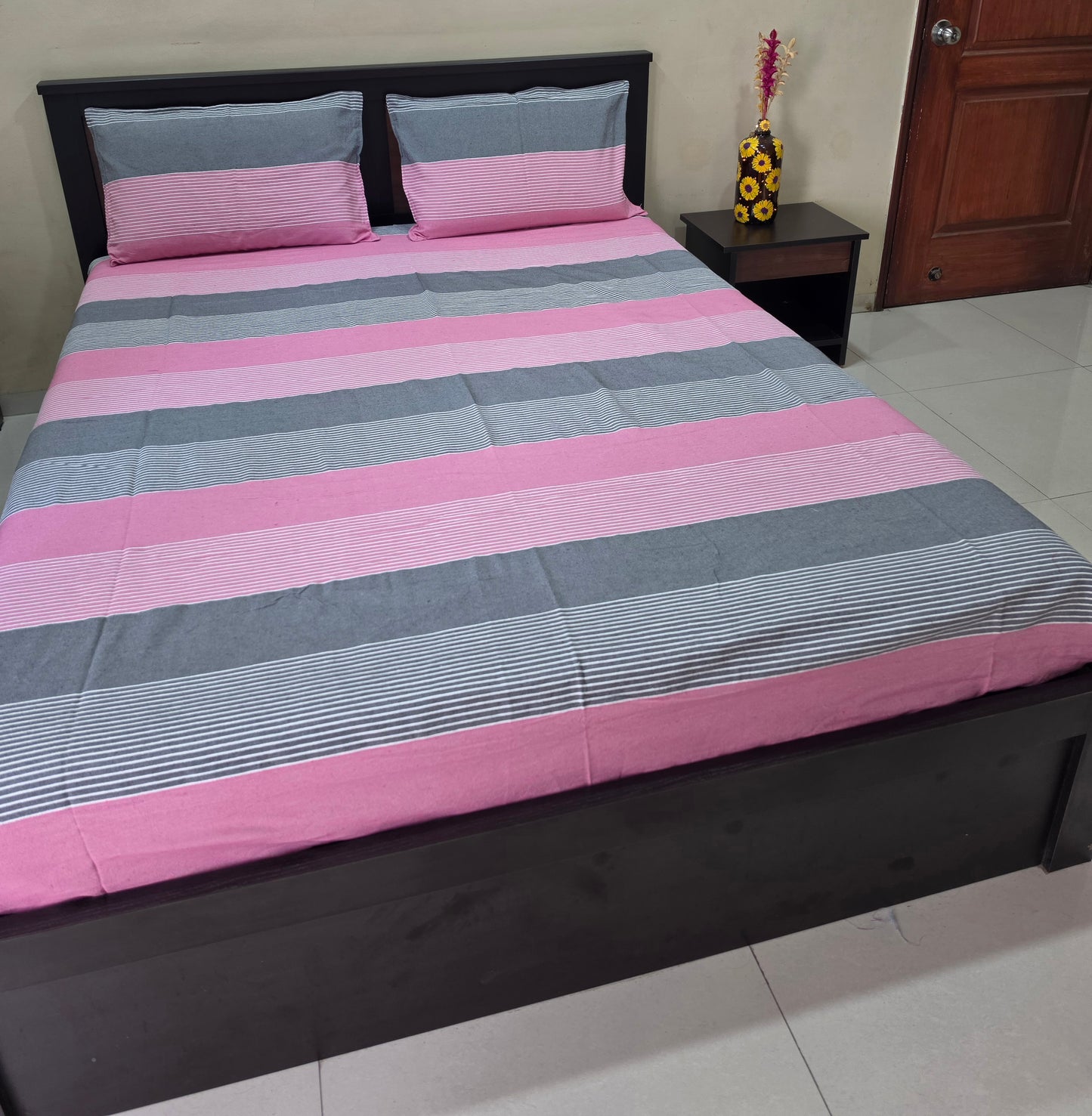 Pink Grey handloom bedsheet
